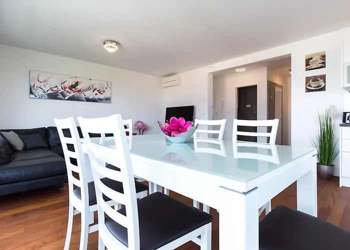 Niko Apartment