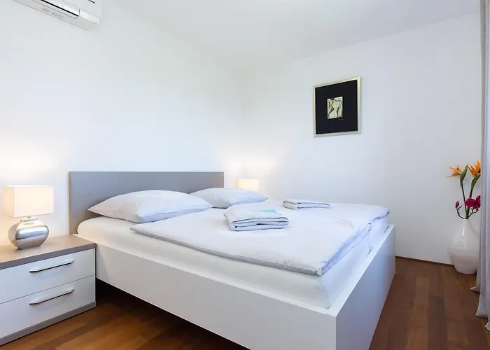 Niko Apartment *