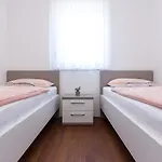 Niko Apartament *